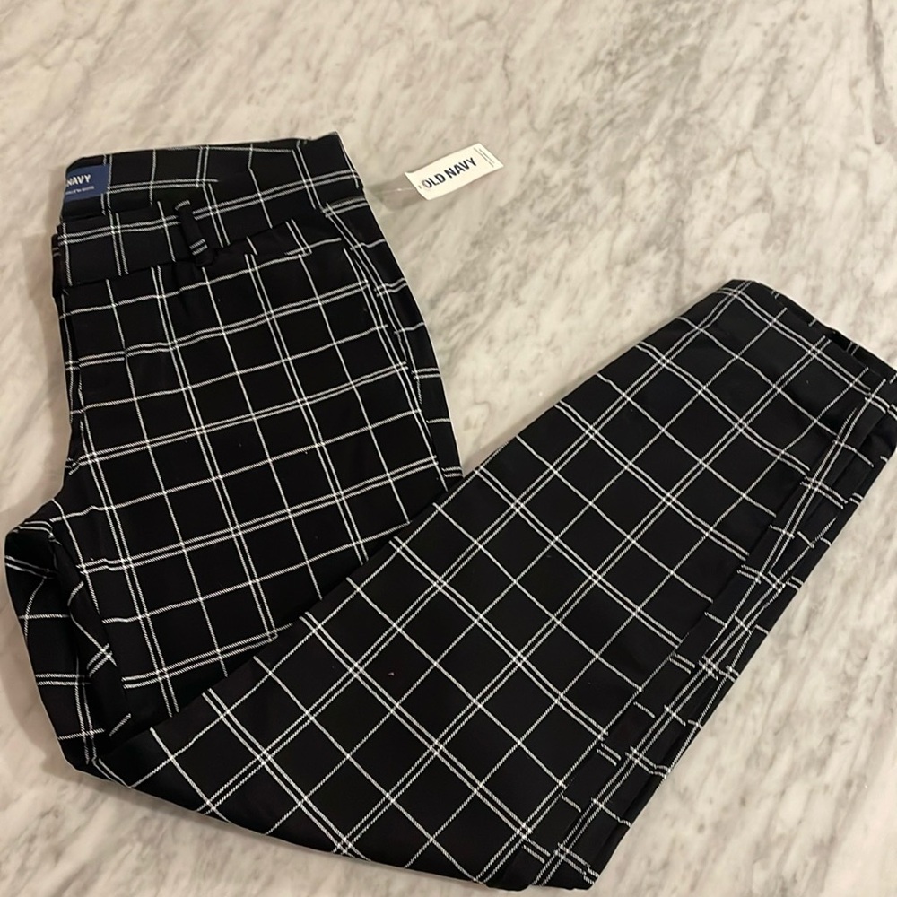Old Navy NWT mid rise pixie ankle length pant
